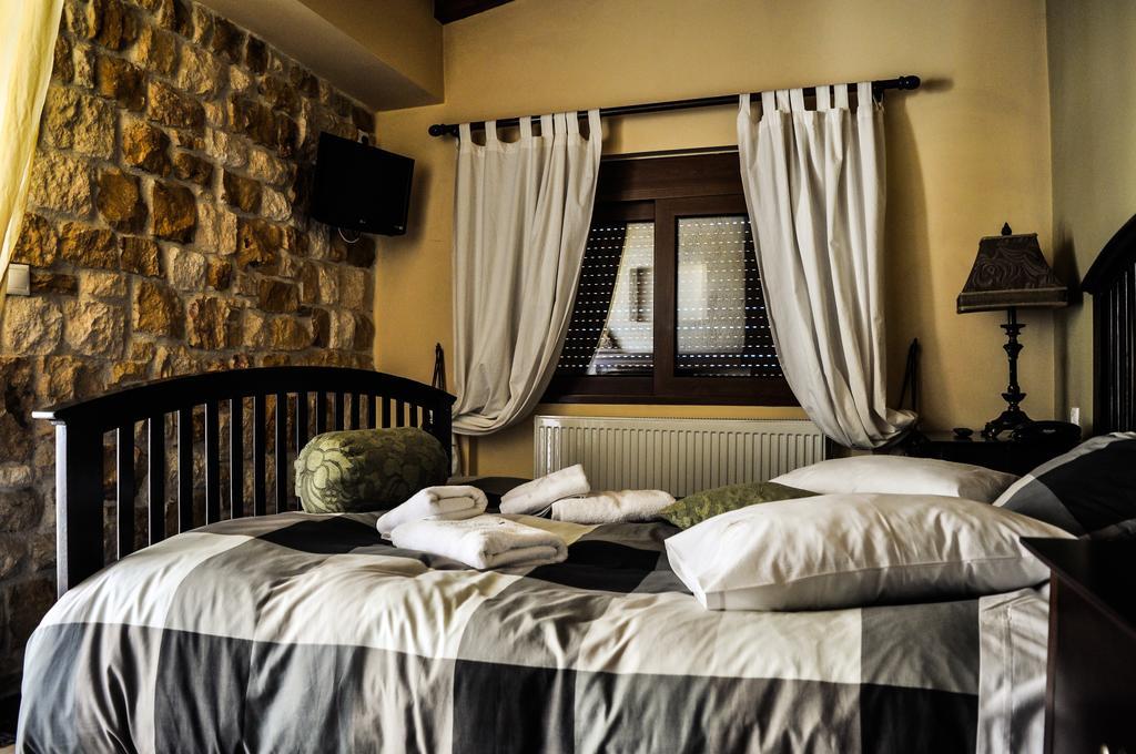 Aetoma Suites Synikia Mesi Trikalon Exterior foto